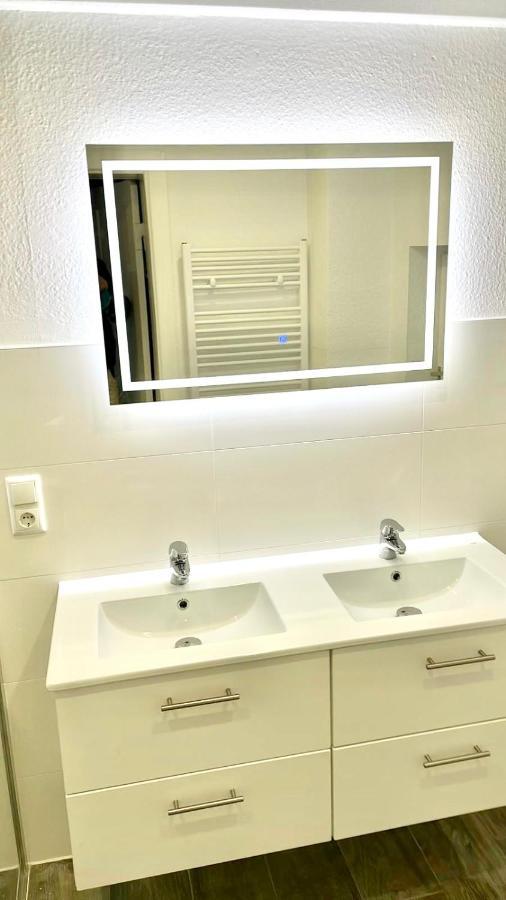 Geraeumiges City-Apartment Mit 2 Badezimmer Und Parkplaetzen D46-Og Oldenburg Esterno foto