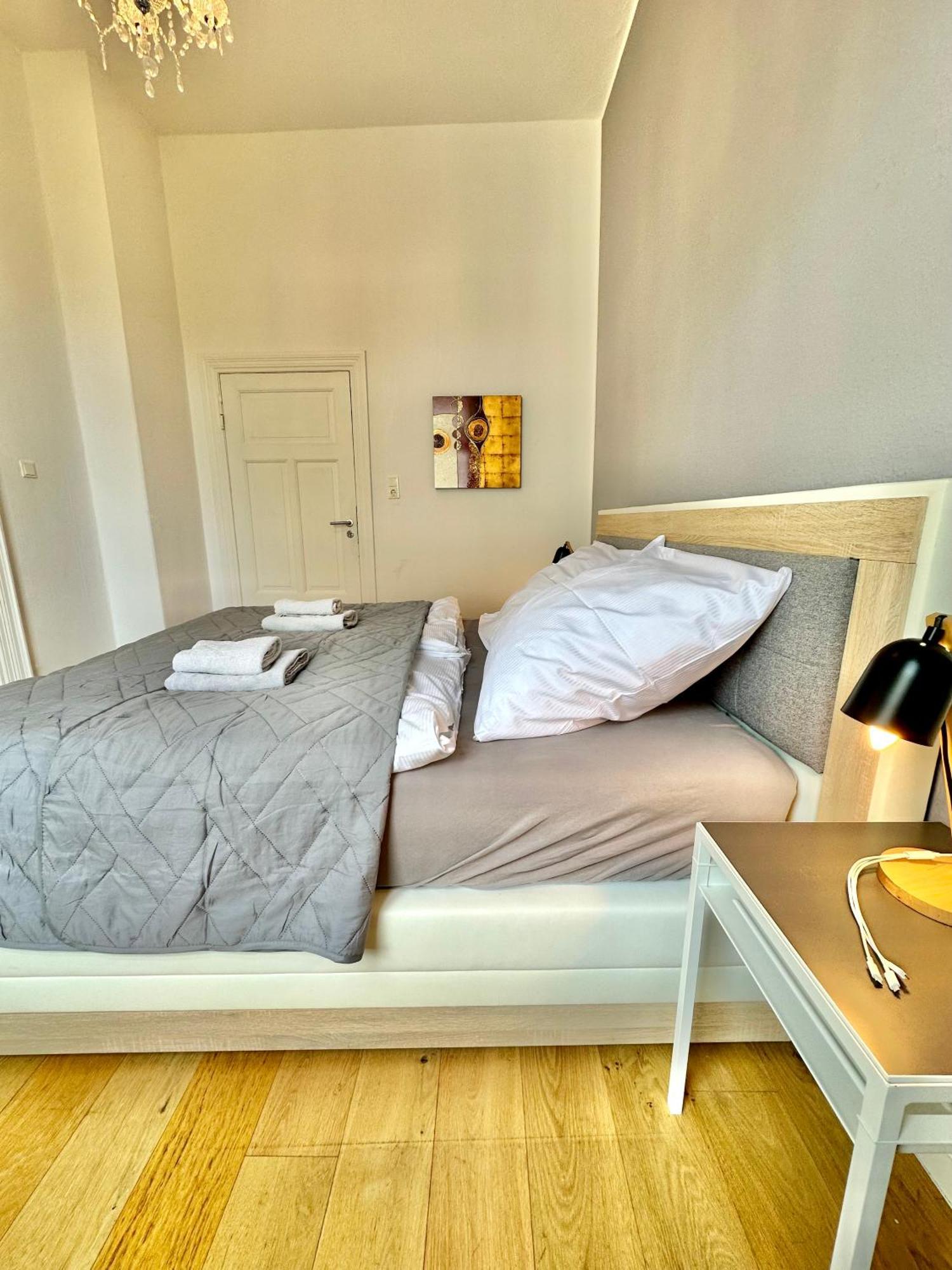 Geraeumiges City-Apartment Mit 2 Badezimmer Und Parkplaetzen D46-Og Oldenburg Esterno foto