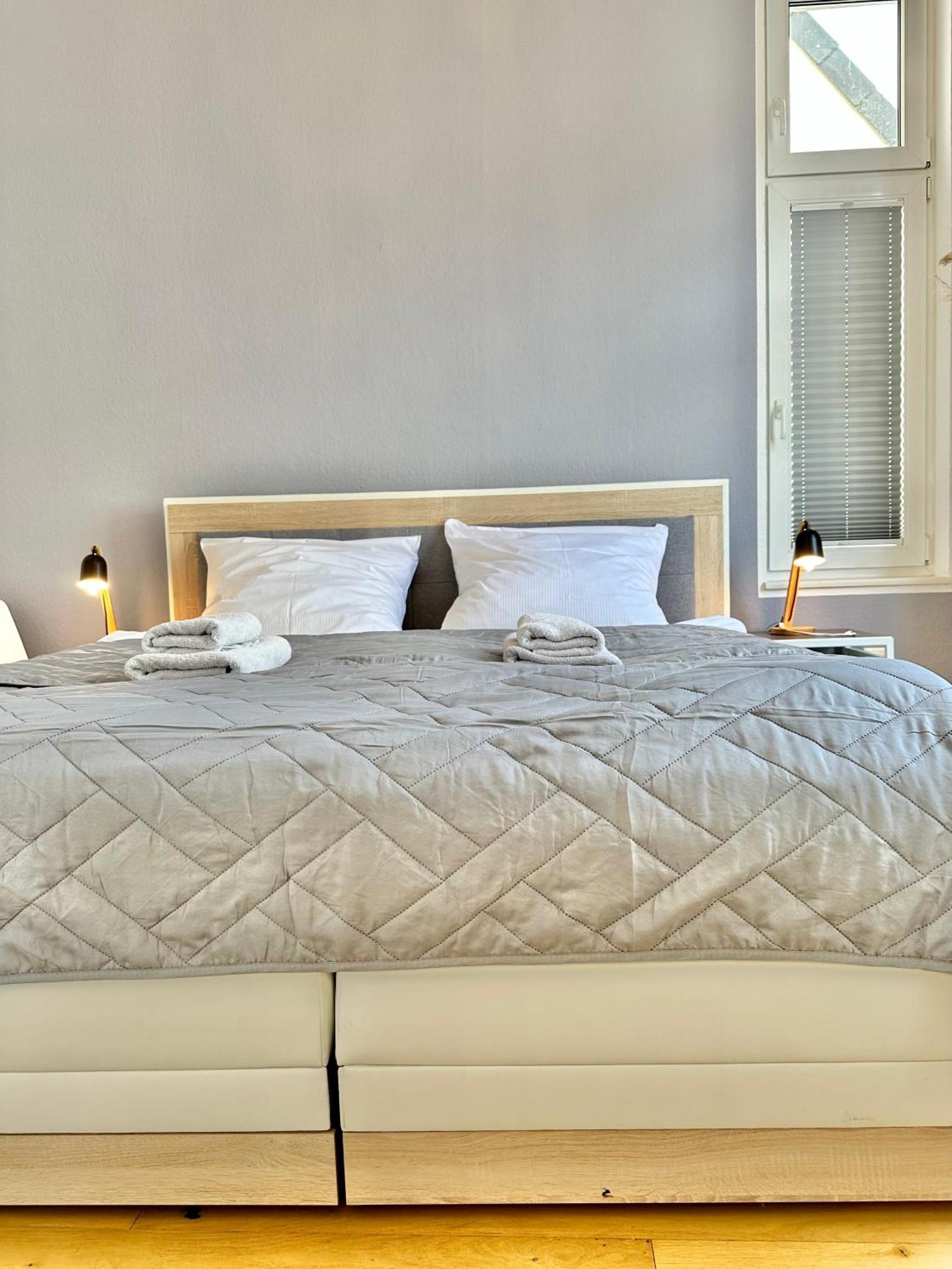Geraeumiges City-Apartment Mit 2 Badezimmer Und Parkplaetzen D46-Og Oldenburg Esterno foto