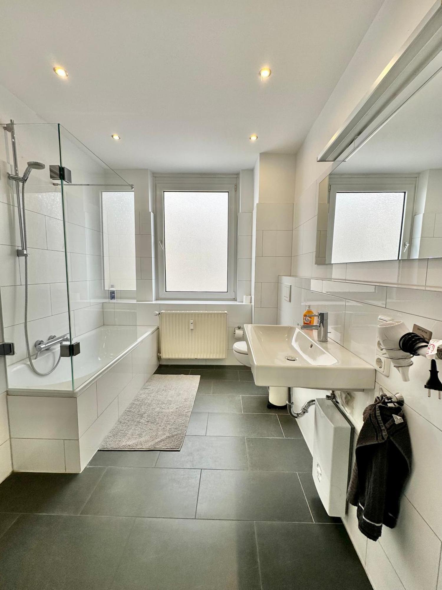 Geraeumiges City-Apartment Mit 2 Badezimmer Und Parkplaetzen D46-Og Oldenburg Esterno foto
