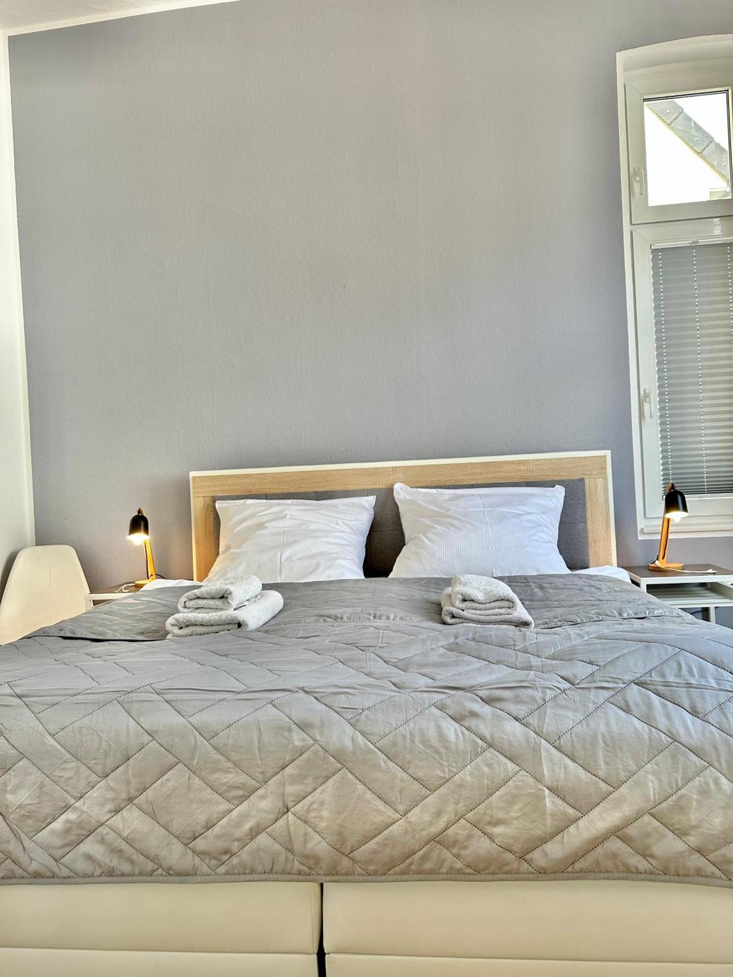 Geraeumiges City-Apartment Mit 2 Badezimmer Und Parkplaetzen D46-Og Oldenburg Esterno foto